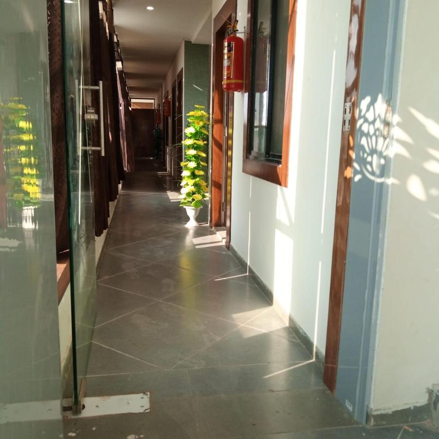 Hotel Mansarovar,فَدودارا المظهر الخارجي الصورة