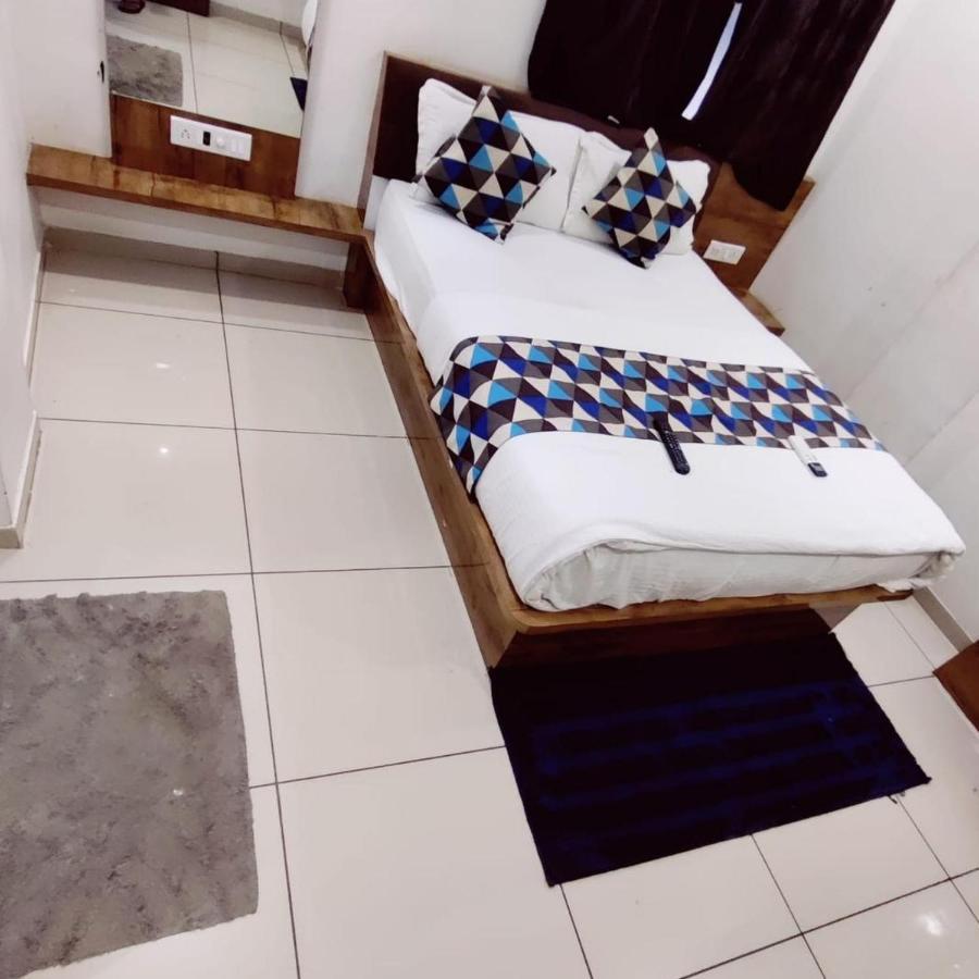 Hotel Mansarovar,فَدودارا المظهر الخارجي الصورة