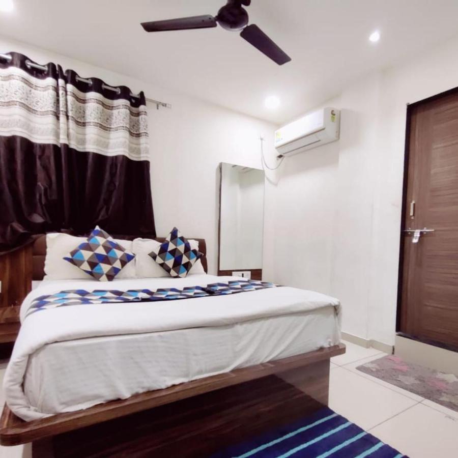 Hotel Mansarovar,فَدودارا المظهر الخارجي الصورة