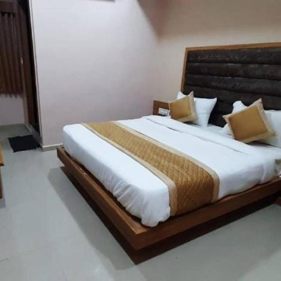 Hotel Mansarovar,فَدودارا المظهر الخارجي الصورة