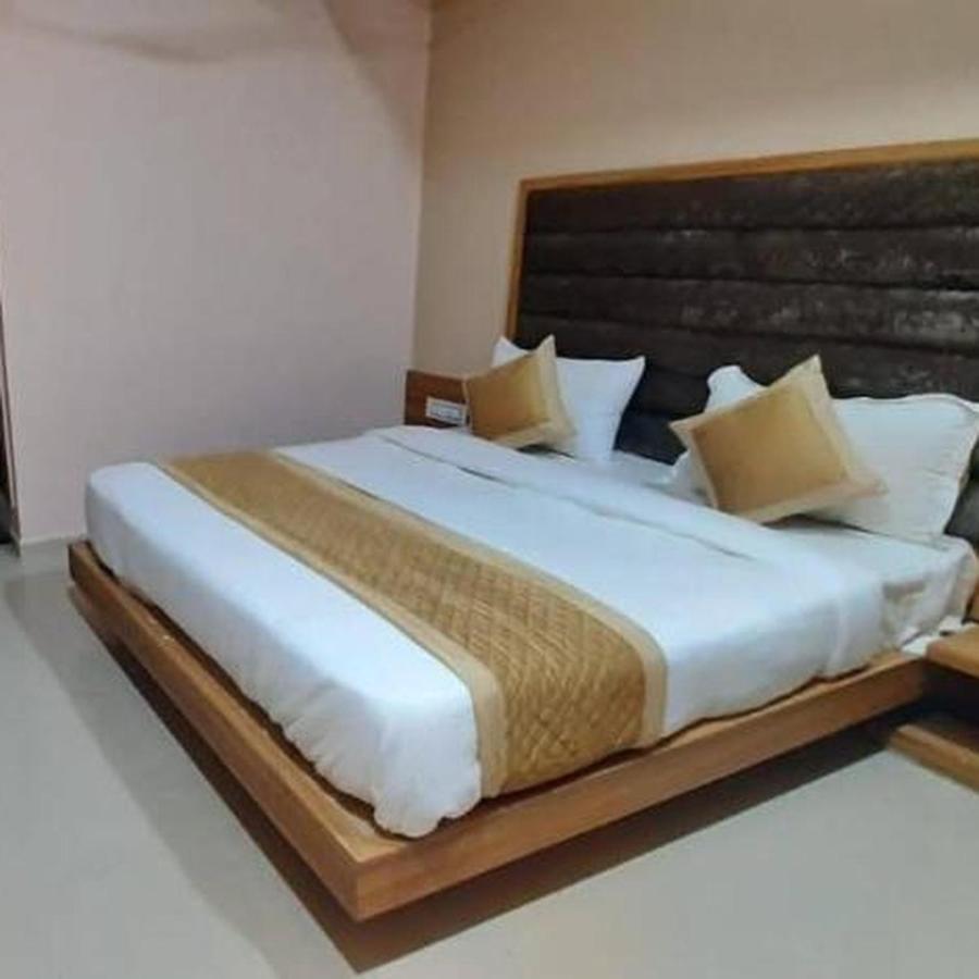 Hotel Mansarovar,فَدودارا المظهر الخارجي الصورة