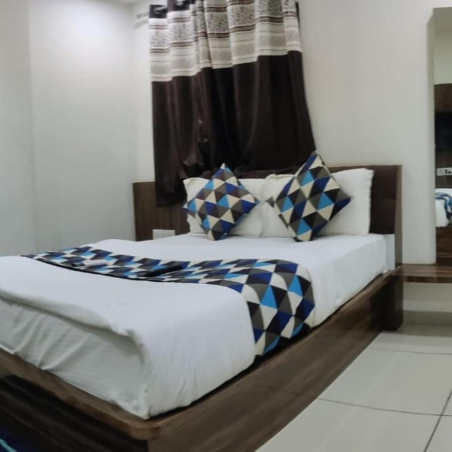 Hotel Mansarovar,فَدودارا المظهر الخارجي الصورة